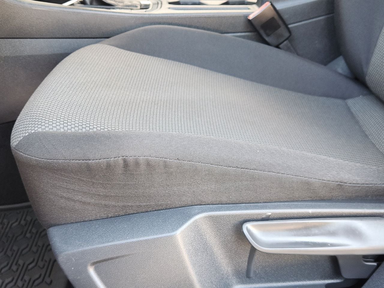 Used 2020 Pyrite Silver Volkswagen 1.4T S image 23