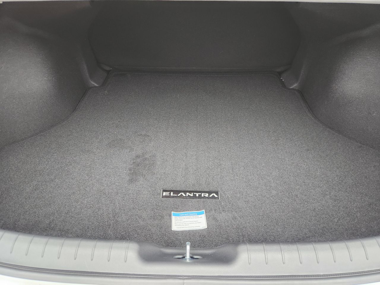 New 2026 W6H White Hyundai SE image 30