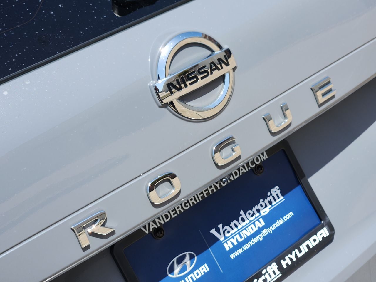 Used 2021 Boulder Gray Pearl Nissan SL image 8