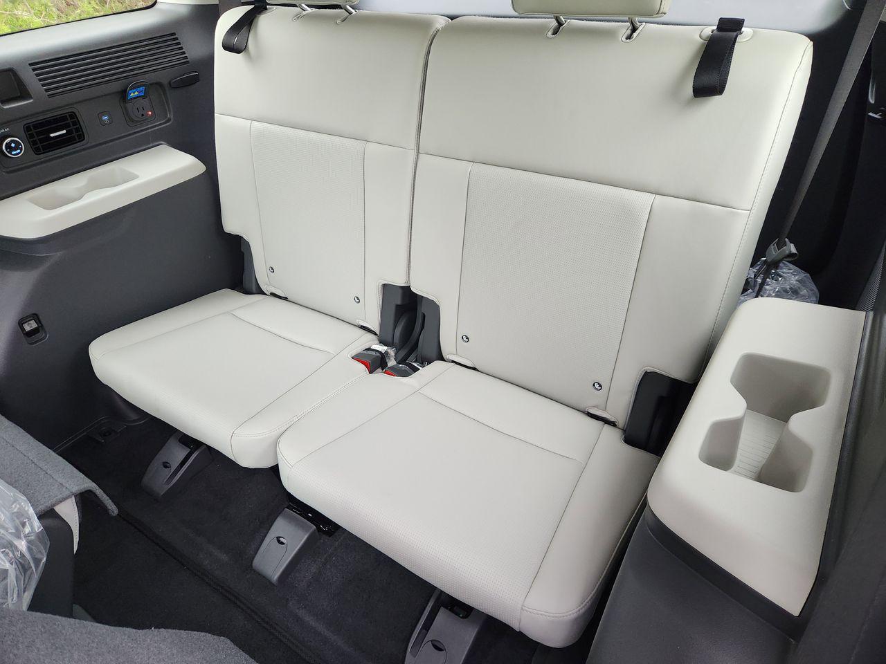New 2026 Shimmering Silver Hyundai Calligraphy image 29