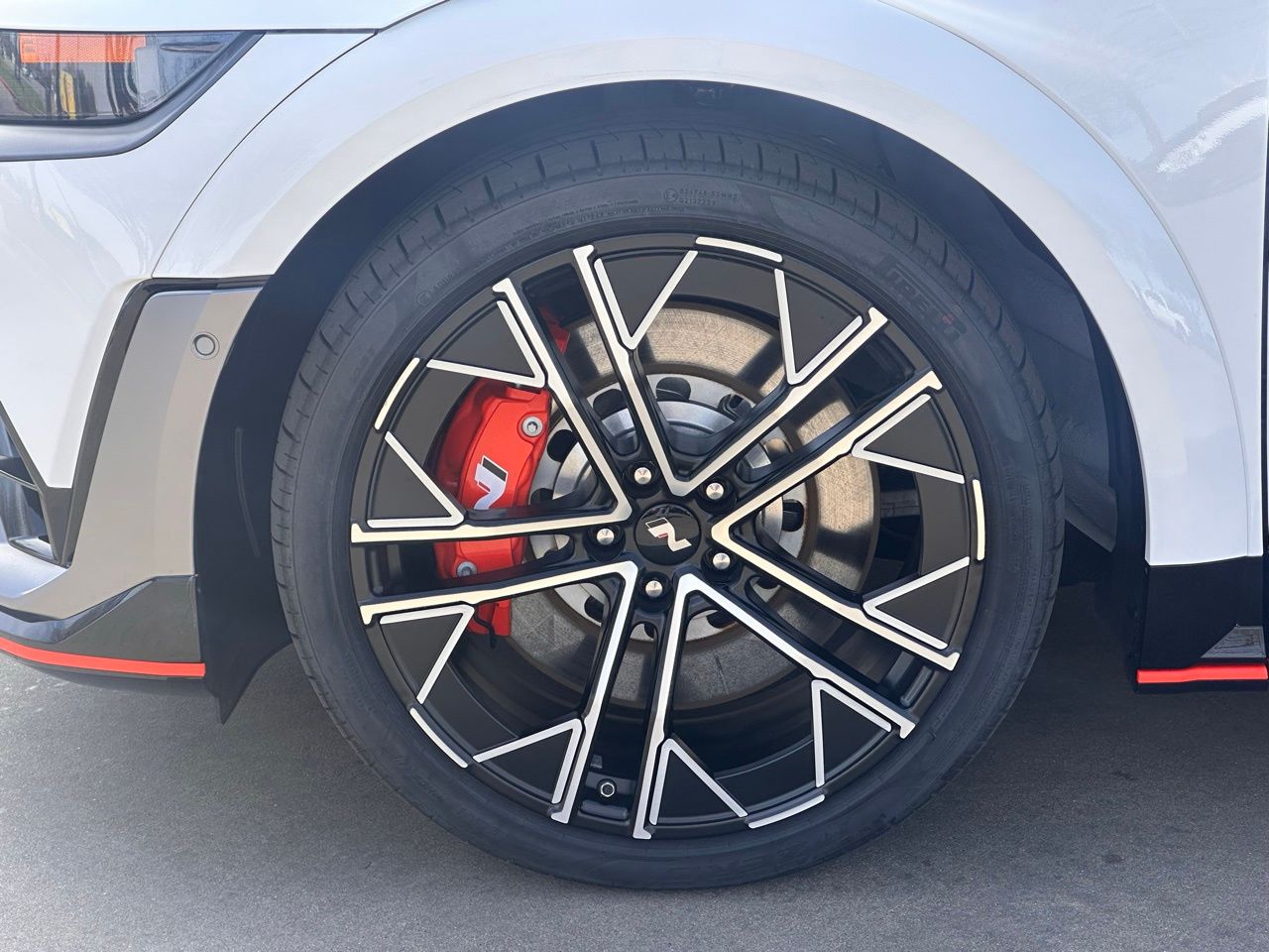 Used 2025 Atlas White Hyundai Base image 11