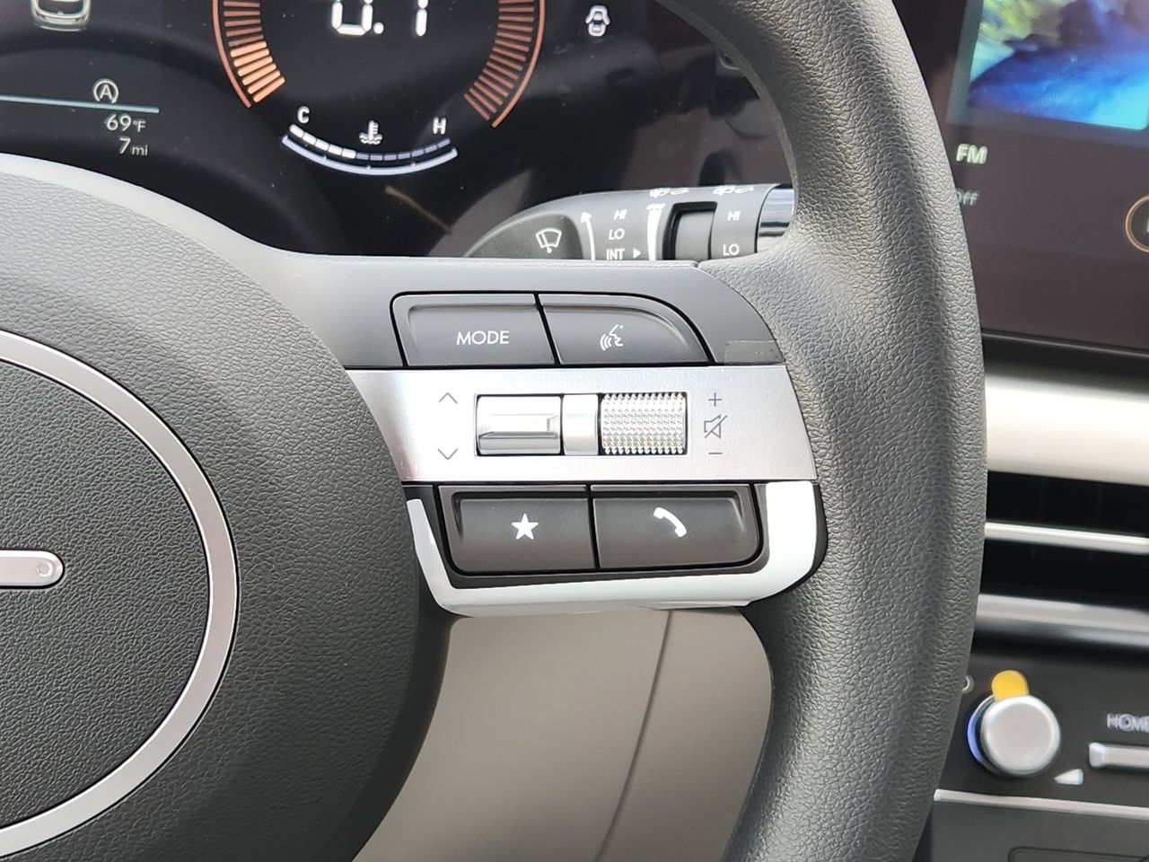 New 2026 W6H White Hyundai SE FWD image 27