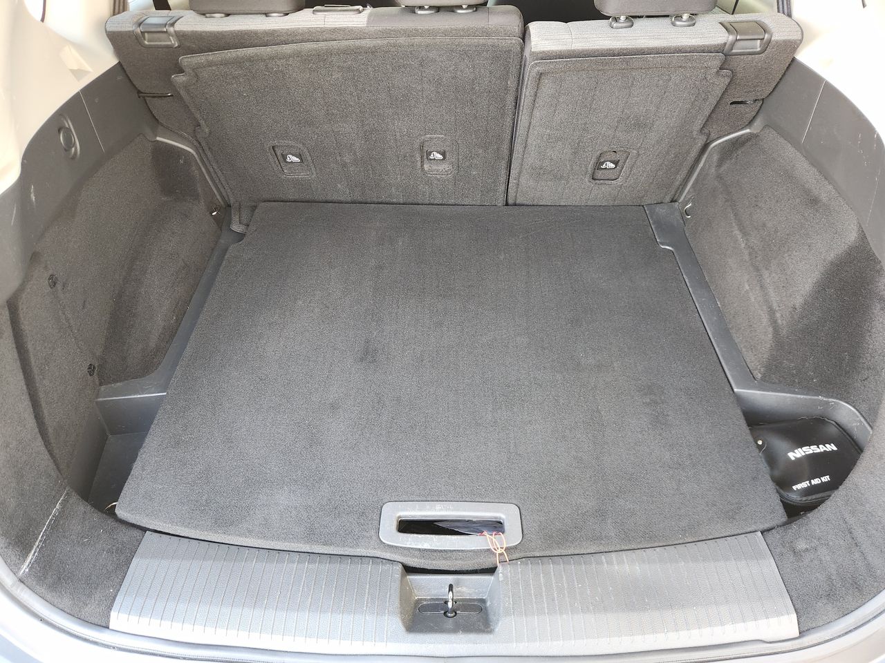 Used 2021 Glacier White Nissan S image 28