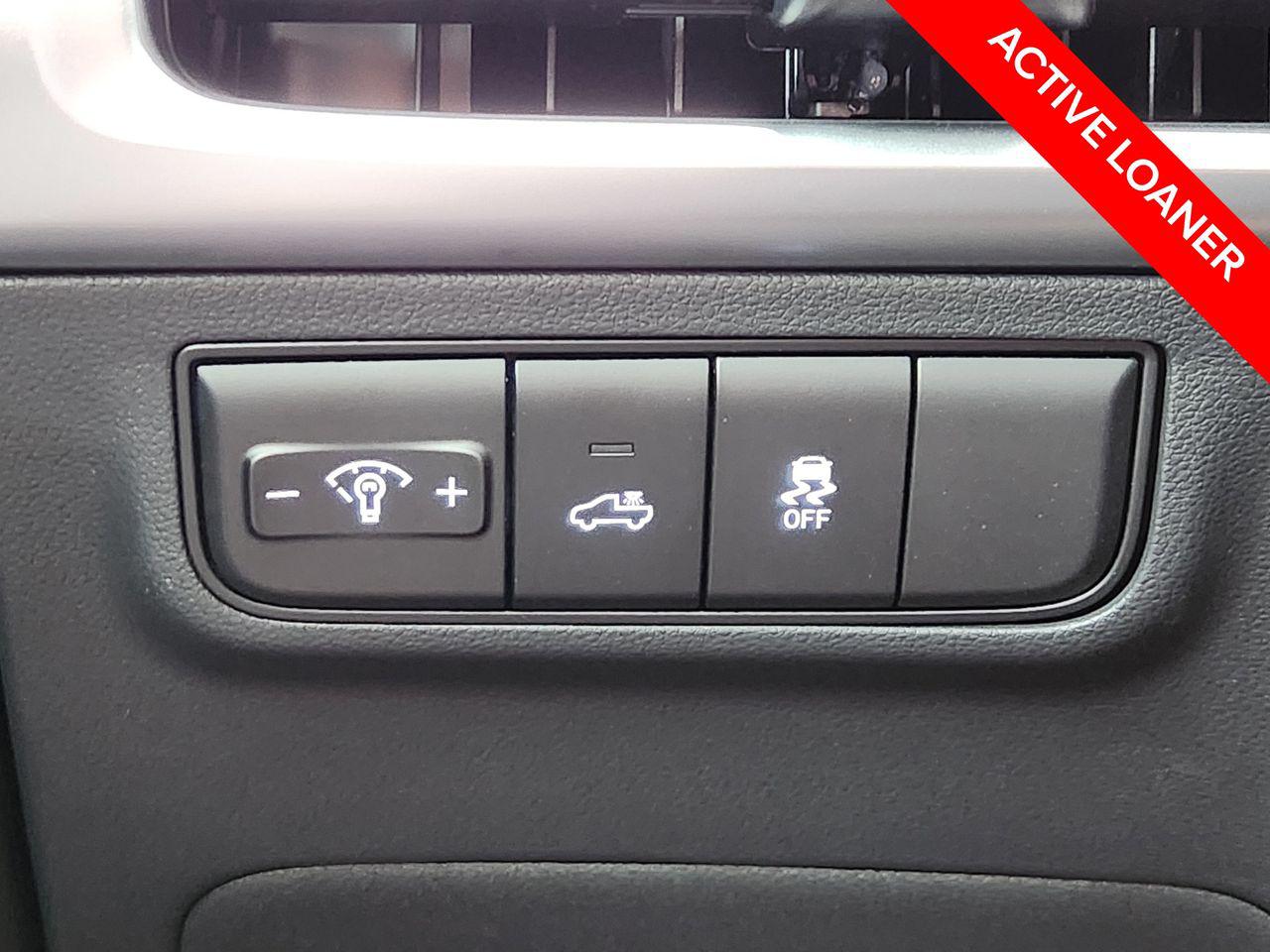 New 2026 SAW White Hyundai SE FWD image 21