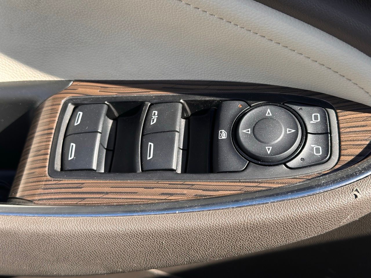 Used 2024 Summit White Chevrolet LT 2LT image 22