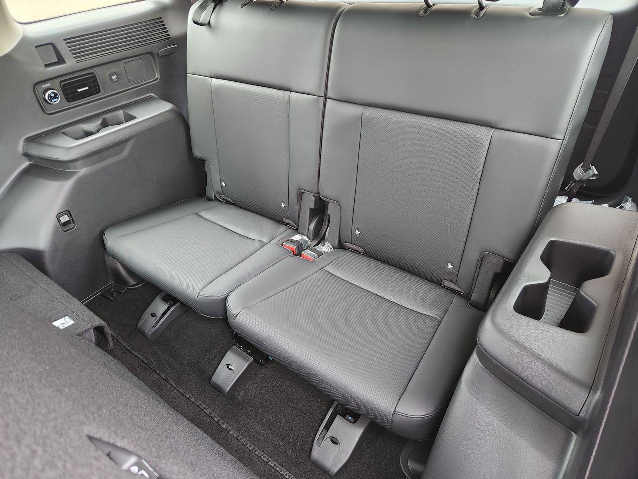 New 2026 Shimmering Silver Hyundai SEL FWD image 29