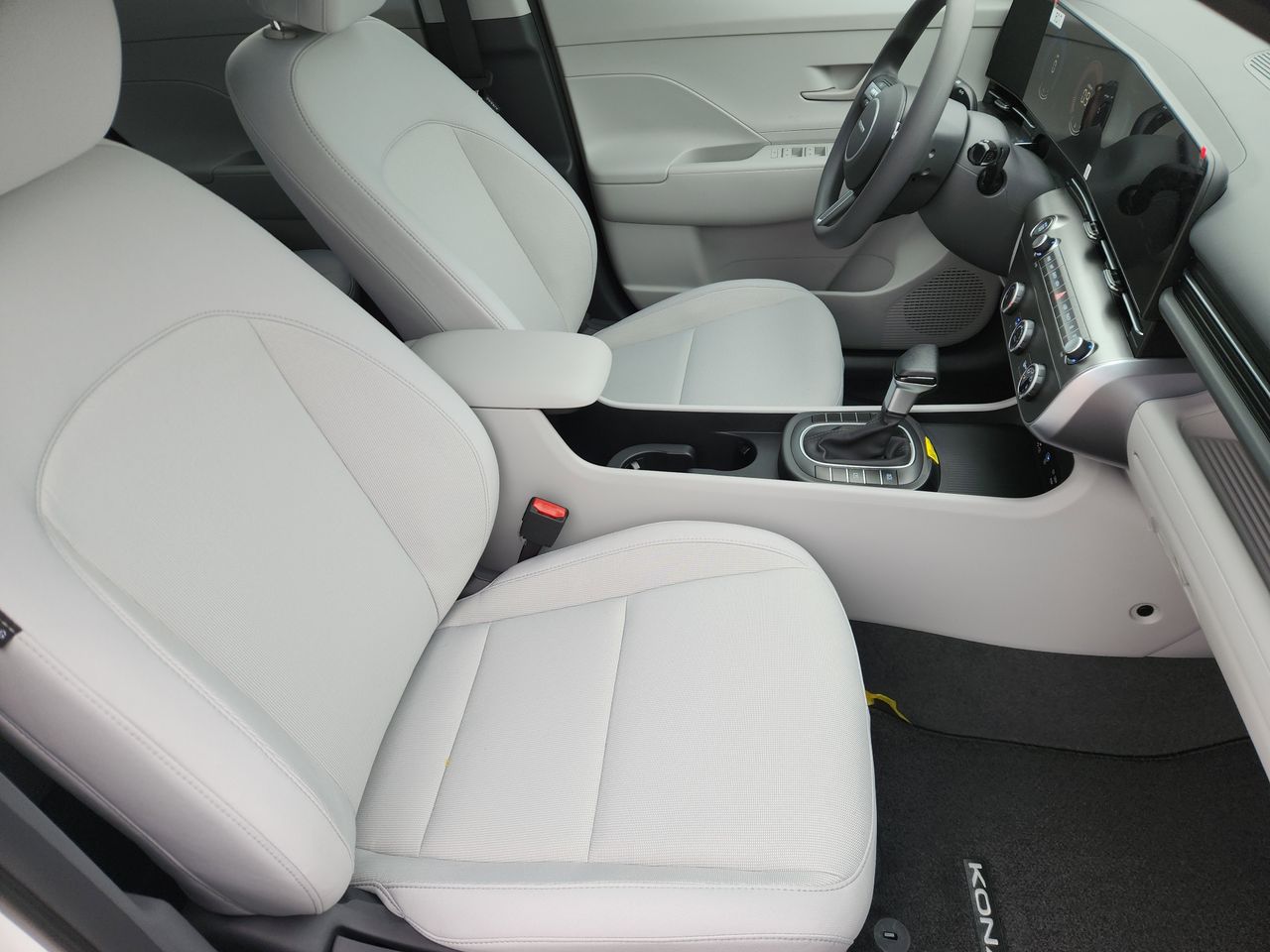 New 2026 SAW White Hyundai SE FWD image 10