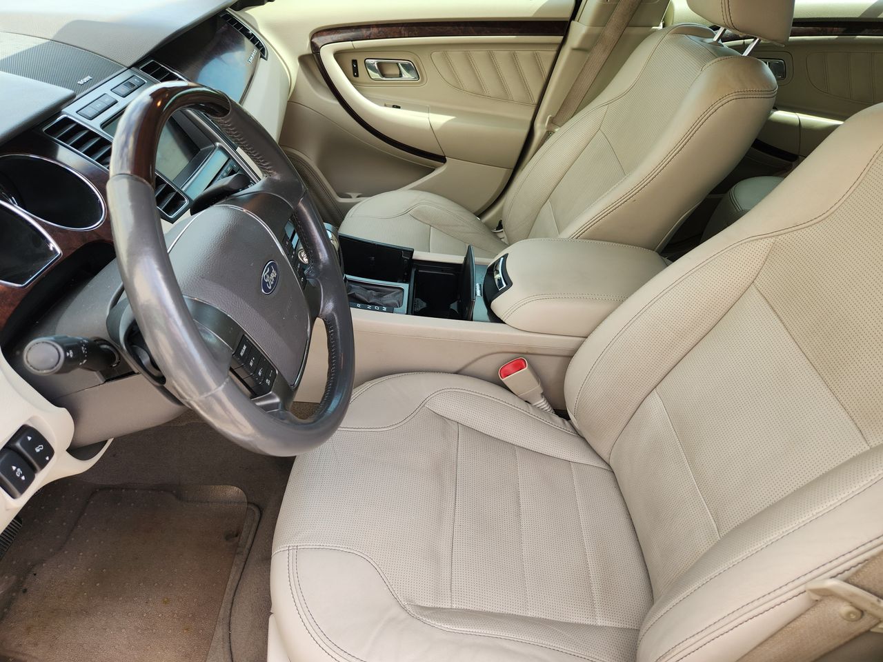 Used 2010 Tuxedo Black Ford Limited image 10