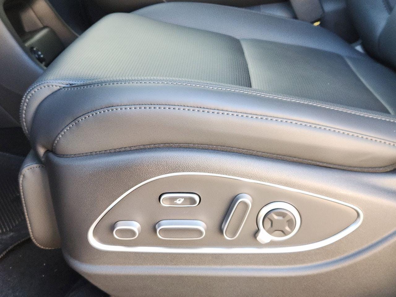 New 2026 T2X Silver Hyundai Calligraphy FWD image 22