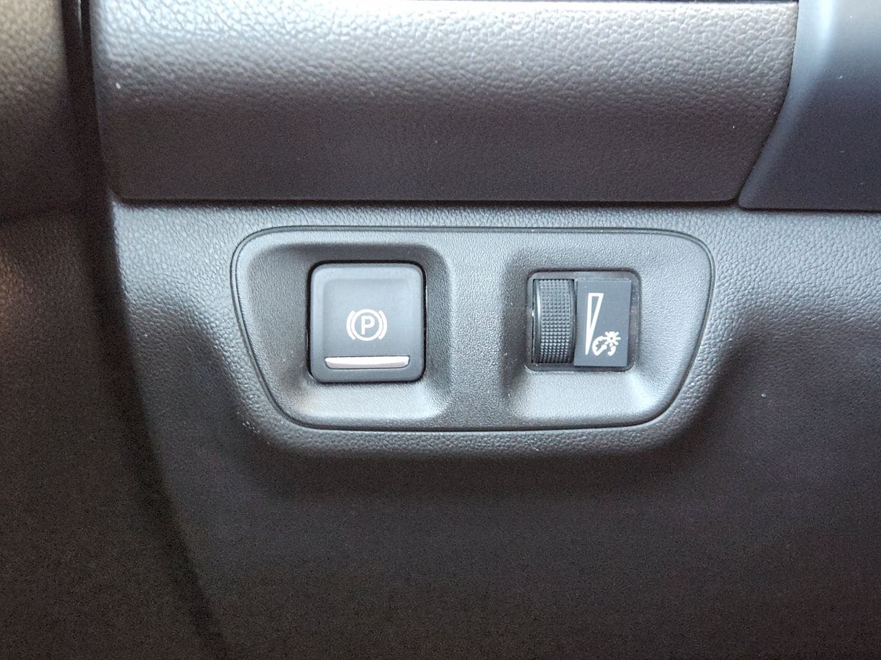 Used 2023 Ultra Blue GMC AT4 image 19