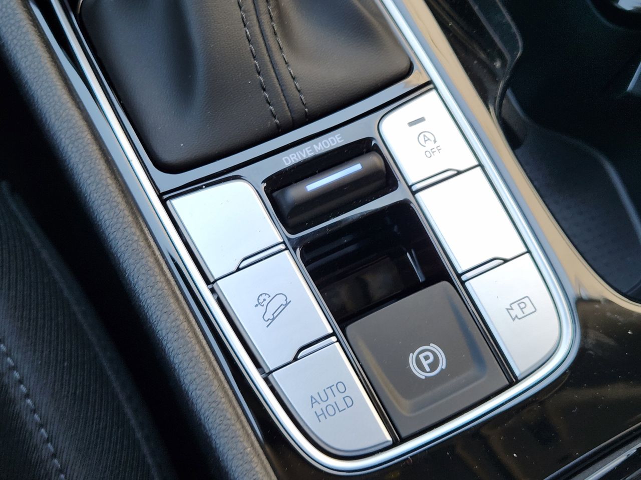 New 2026 W6H White Hyundai SEL FWD image 19