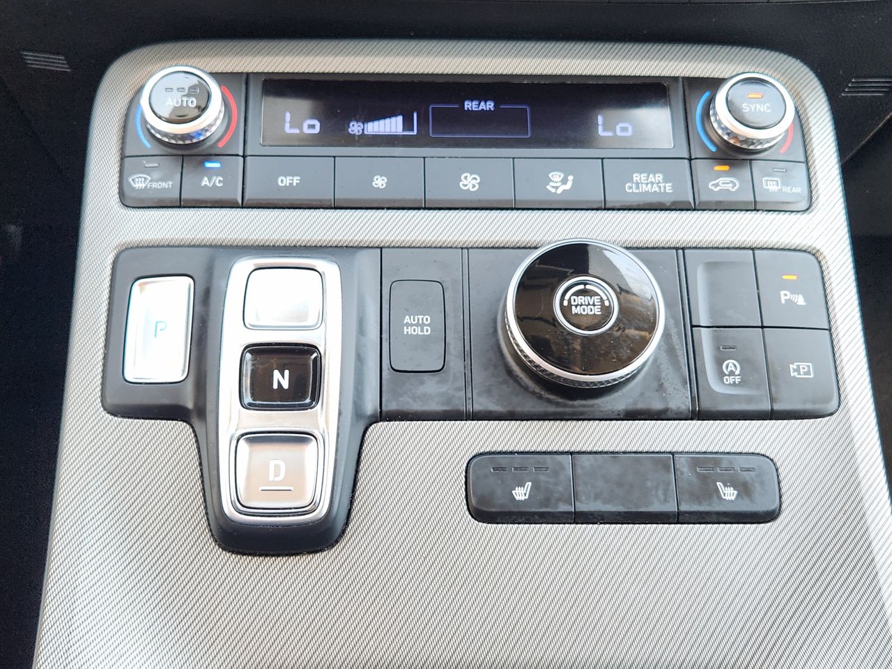 Used 2025 Hyper White Hyundai SEL image 16