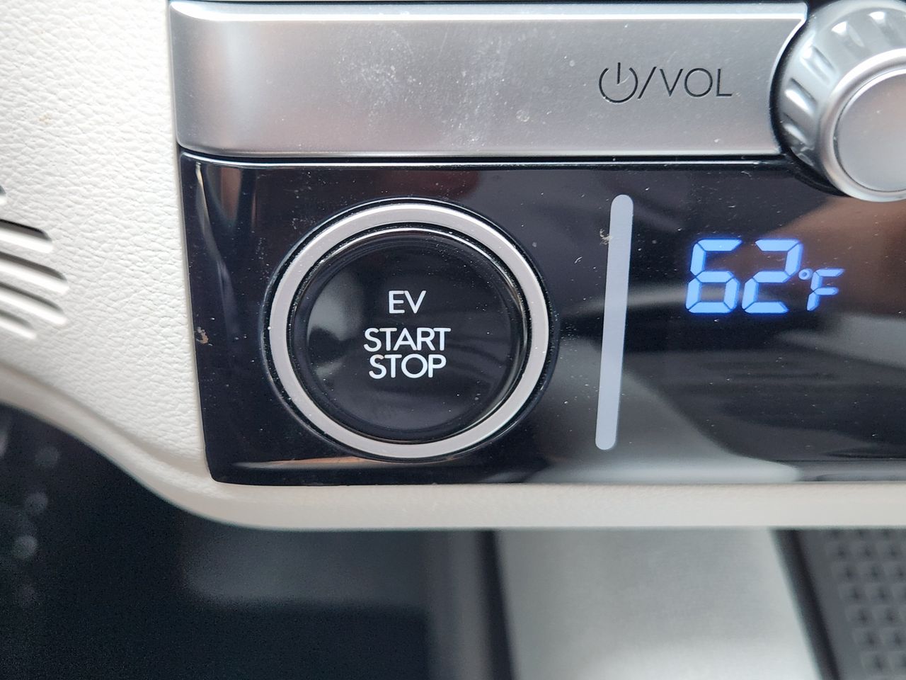 Used 2023 Digital Green Hyundai Limited image 19