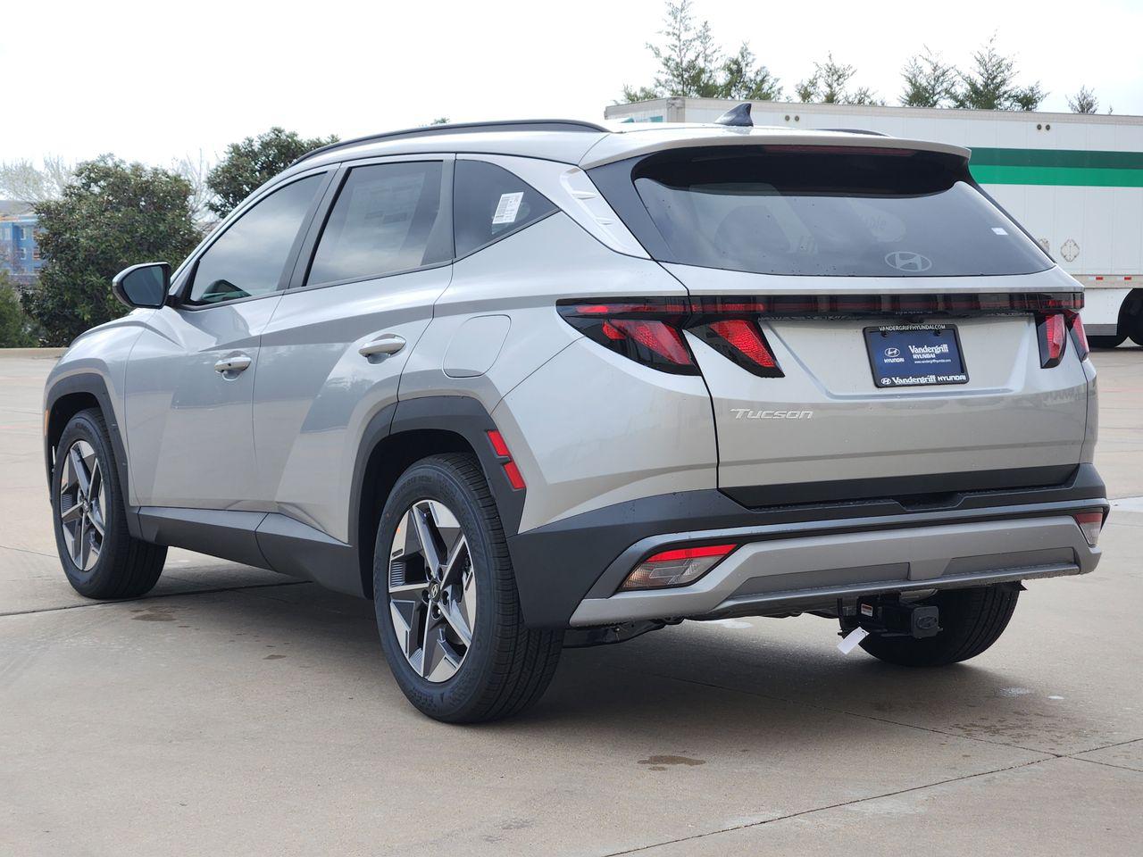 New 2026 R2T Silver Hyundai SEL FWD image 3