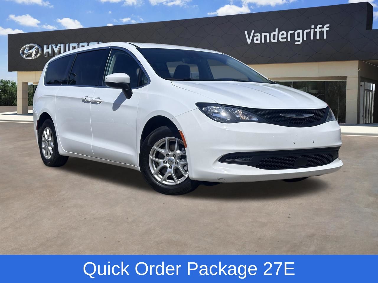 2023 Chrysler Voyager LX's photo