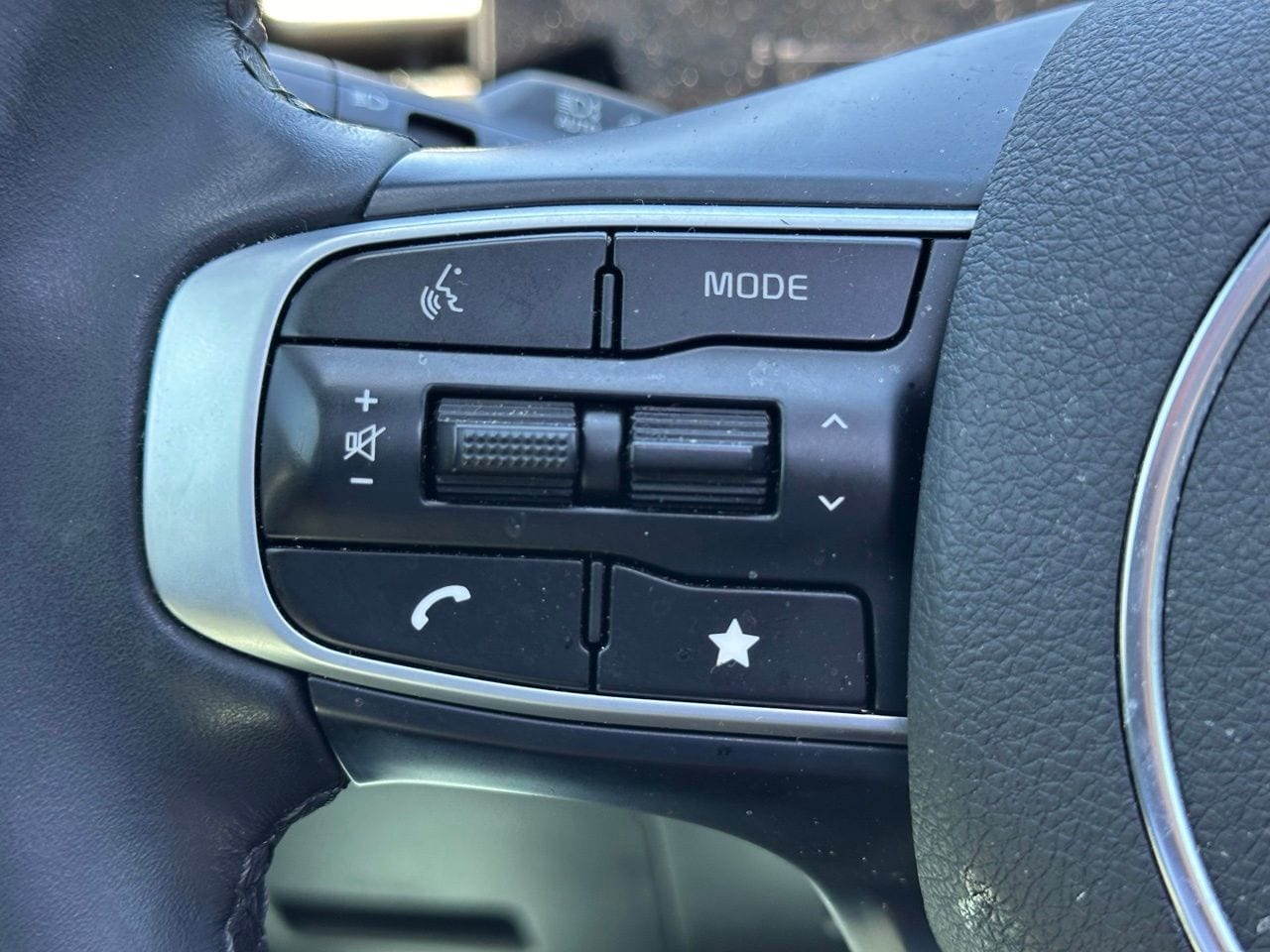 Used 2025 Snow White Pearl Kia GT-Line image 26