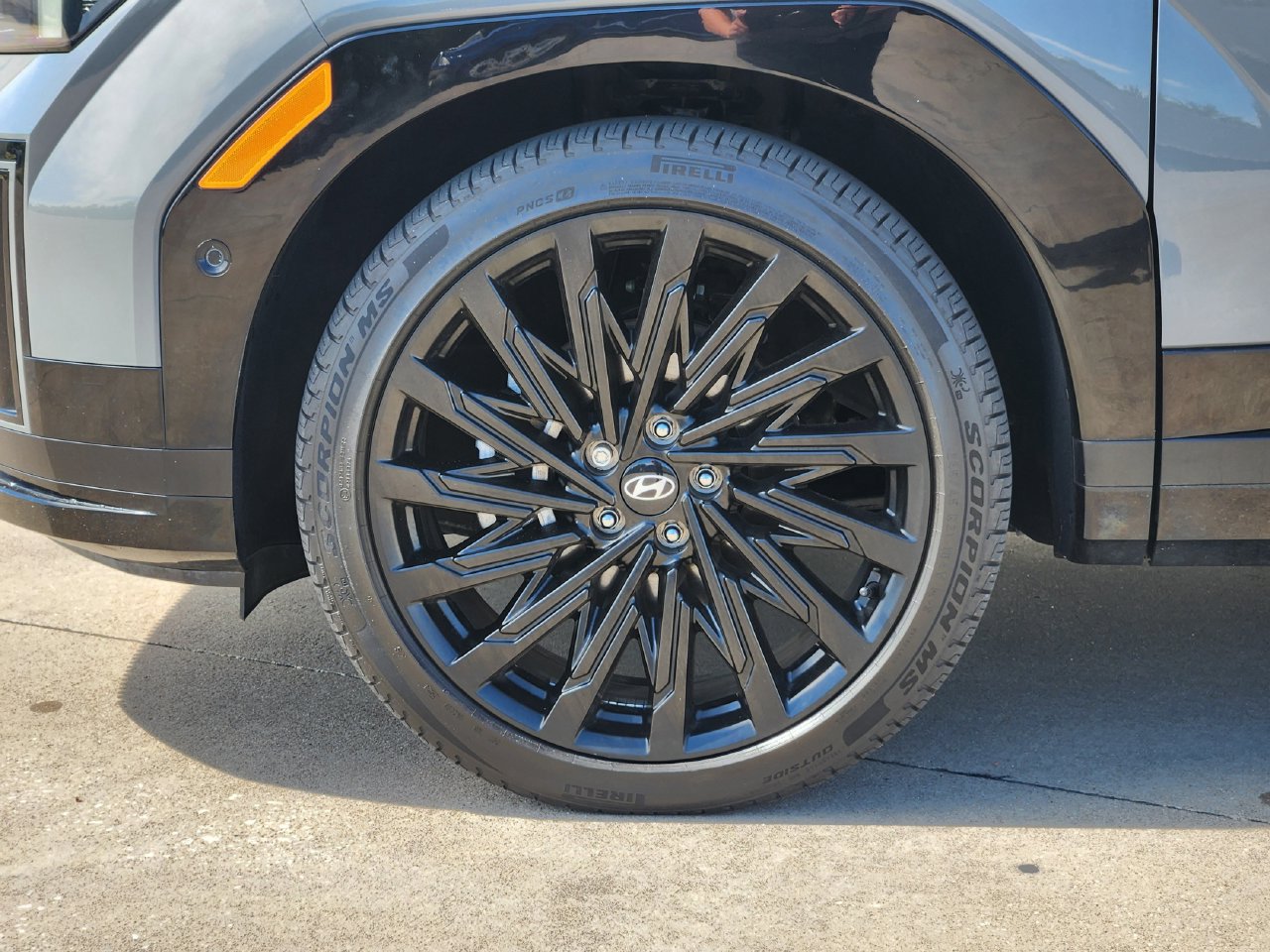 Used 2025 Hampton Gray Hyundai Calligraphy image 9