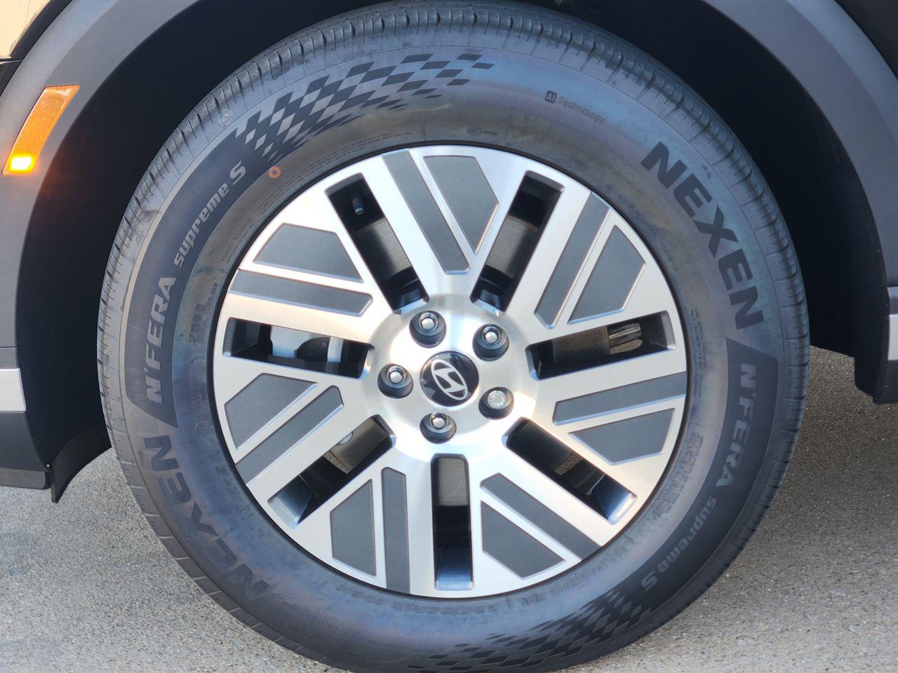 New 2026 Abyss Black Pearl Hyundai SEL Premium 7P image 7