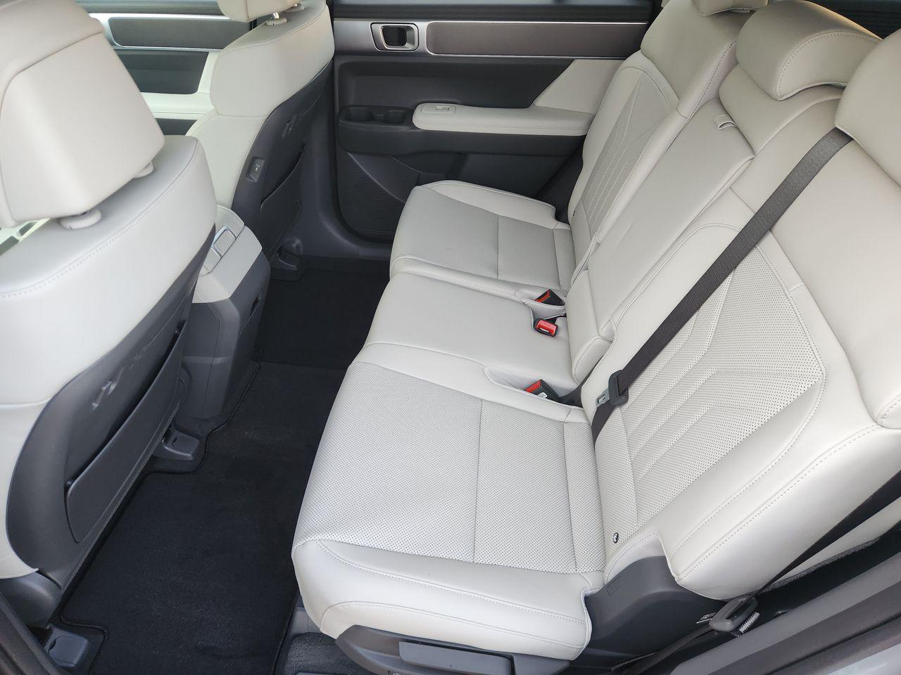New 2027 Shimmering Silver Hyundai SEL FWD image 28