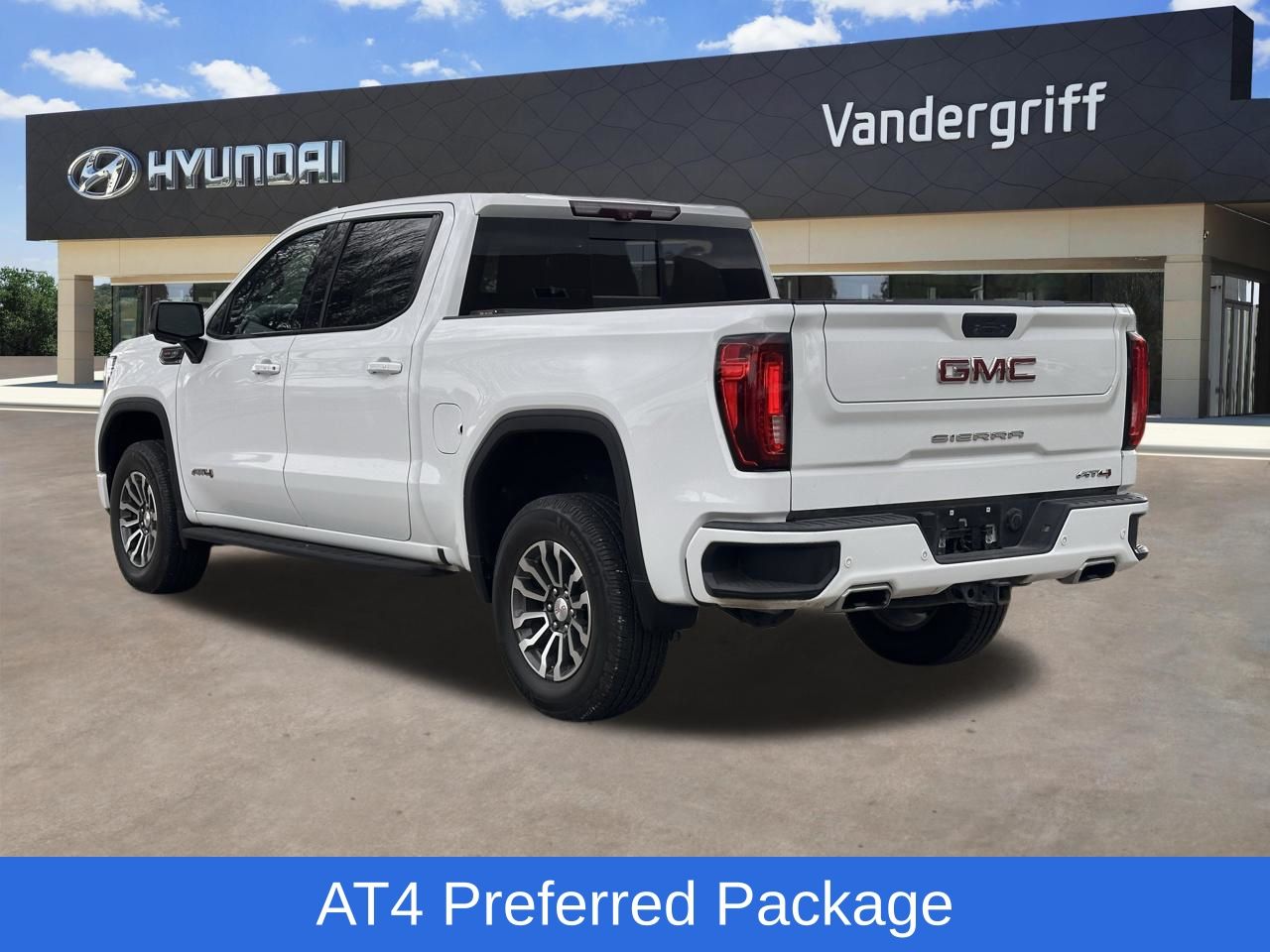 Used 2022 Summit White GMC AT4 image 8