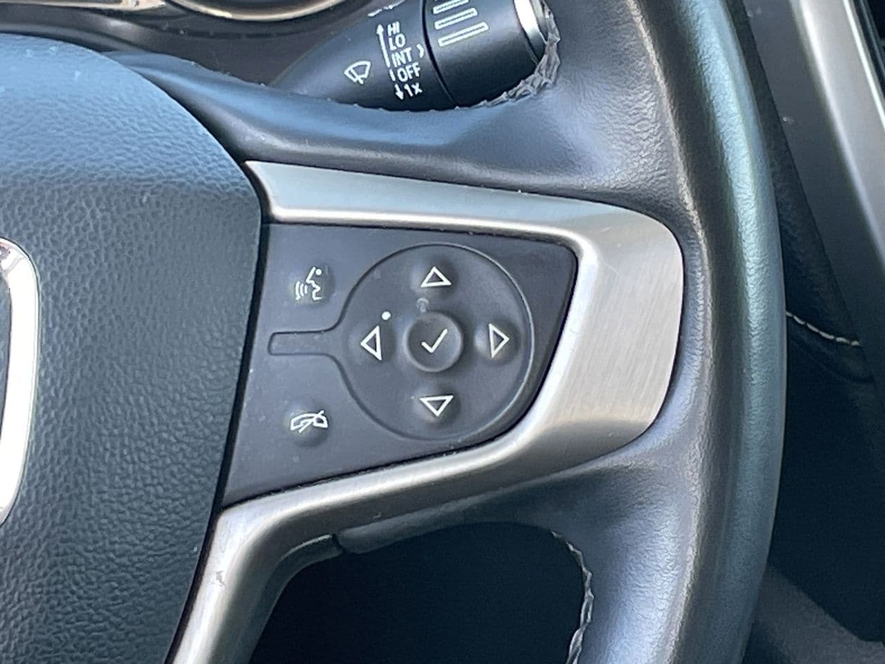 Used 2023 Summit White GMC Denali image 13