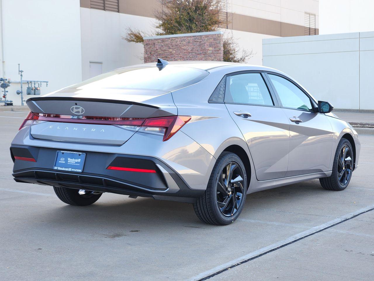 New 2026 Gray Hyundai SEL Sport image 4