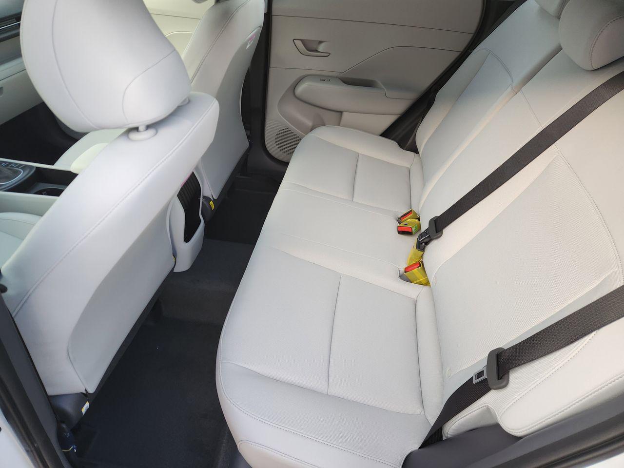 New 2026 SAW White Hyundai SE FWD image 28