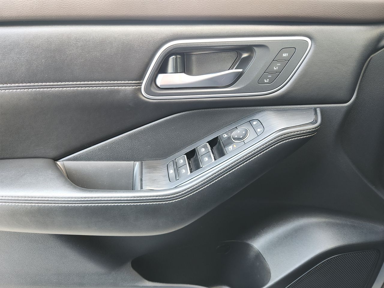 Used 2021 Boulder Gray Pearl Nissan SL image 21