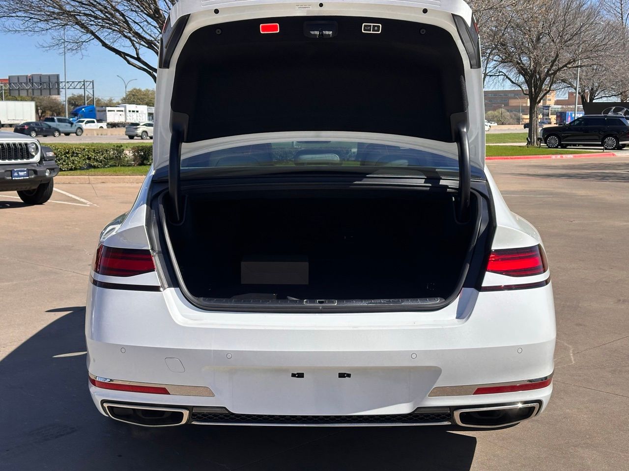 Used 2025 Uyuni White Genesis 3.5T e-SC image 13