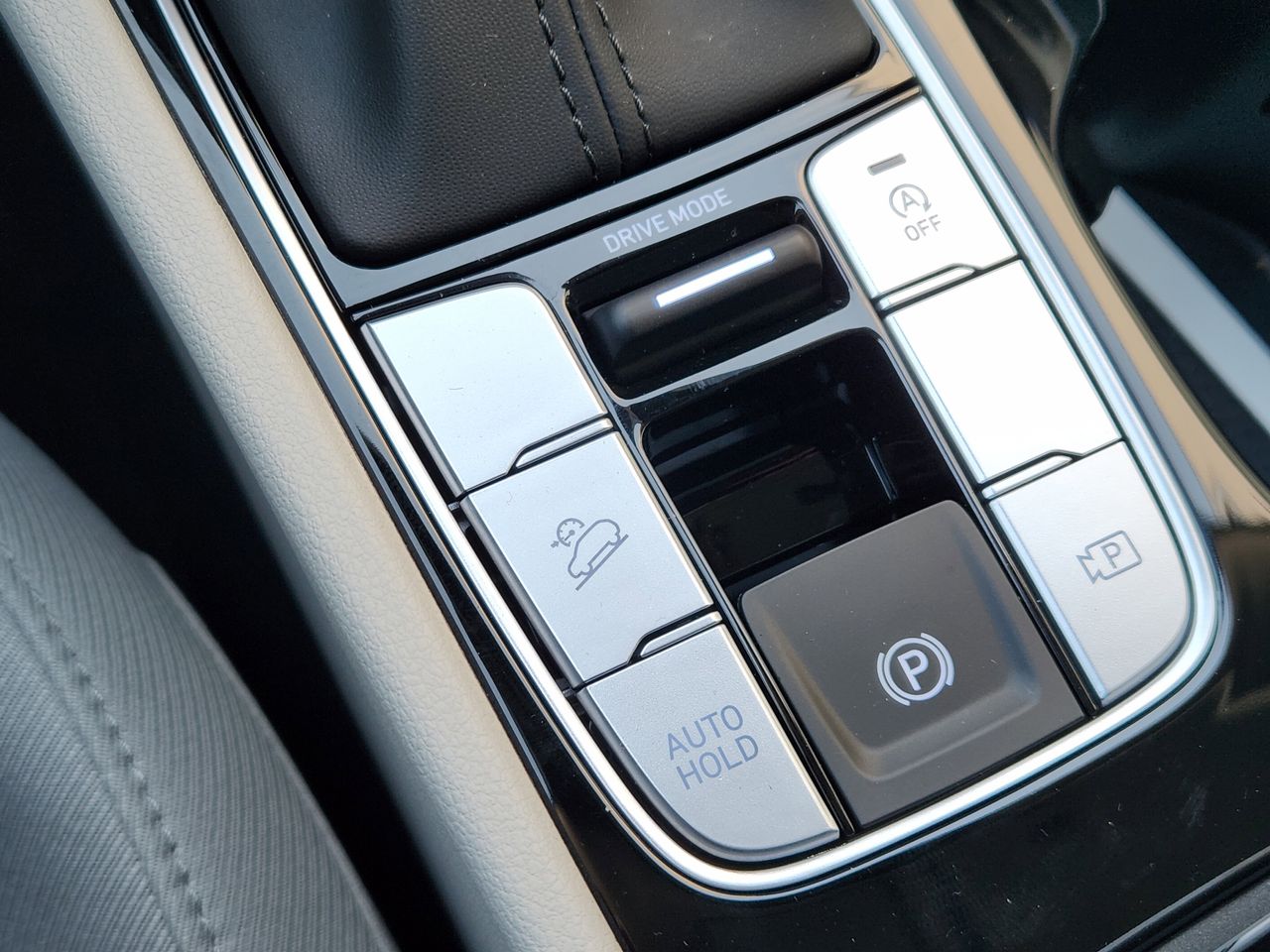 New 2026 W6H White Hyundai SEL FWD image 19