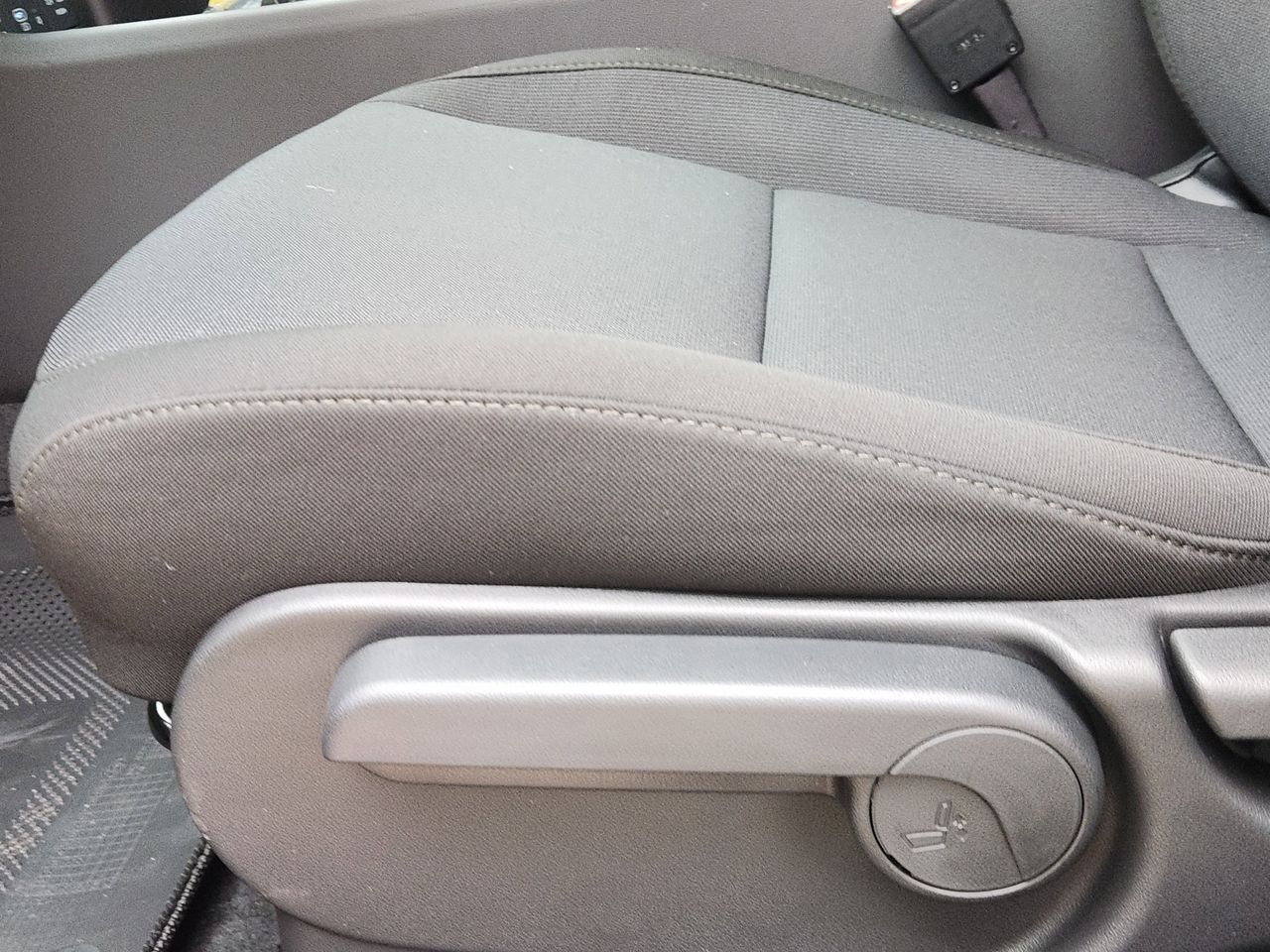 New 2026 C5G Gray Hyundai SEL Sport FWD image 23