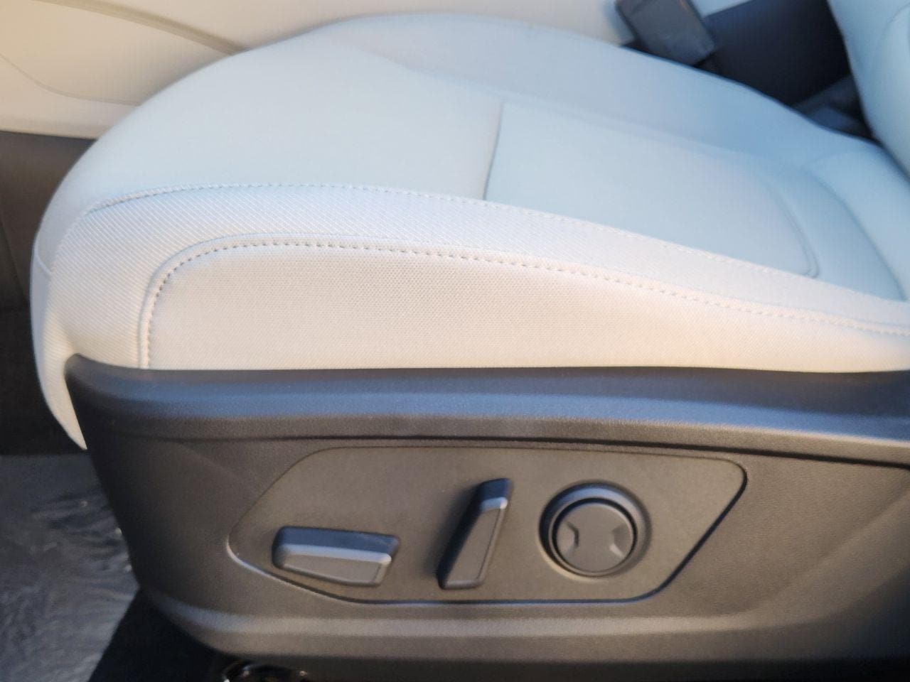 New 2026 PE2 Gray Hyundai SEL FWD image 23