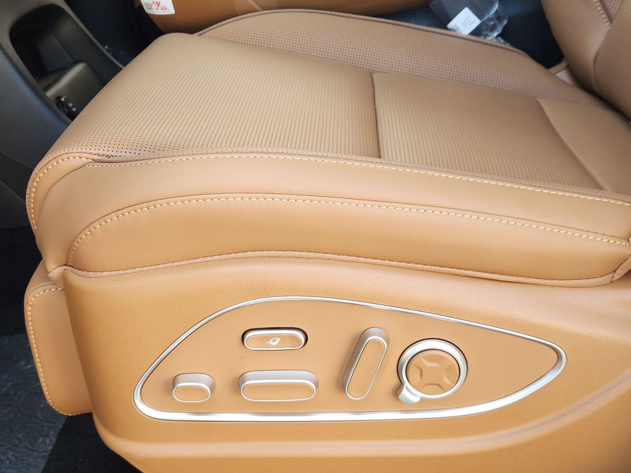 New 2026 WC9 White Hyundai Calligraphy FWD image 23