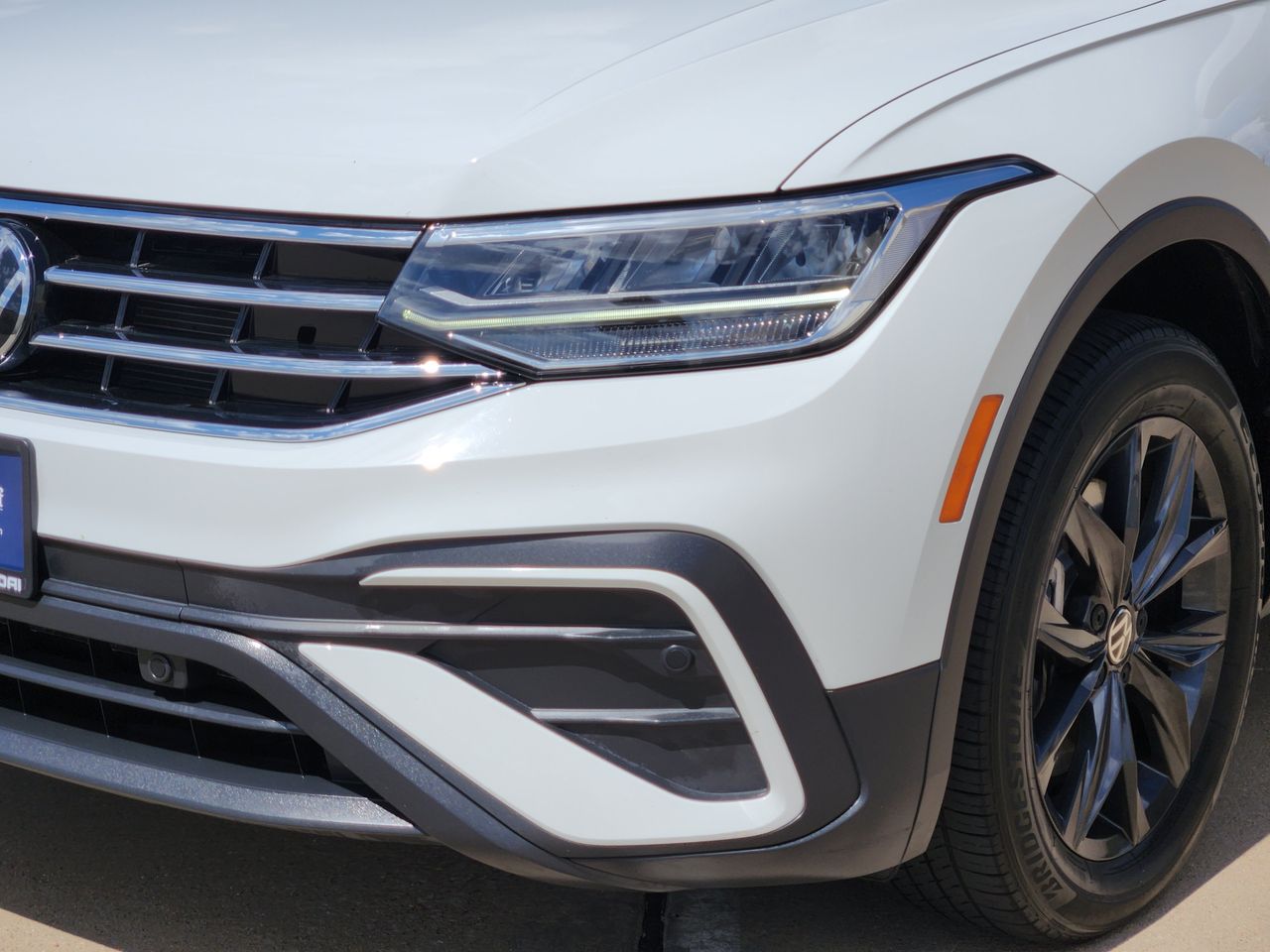 Used 2024 Pure White Volkswagen 2.0T SE image 5