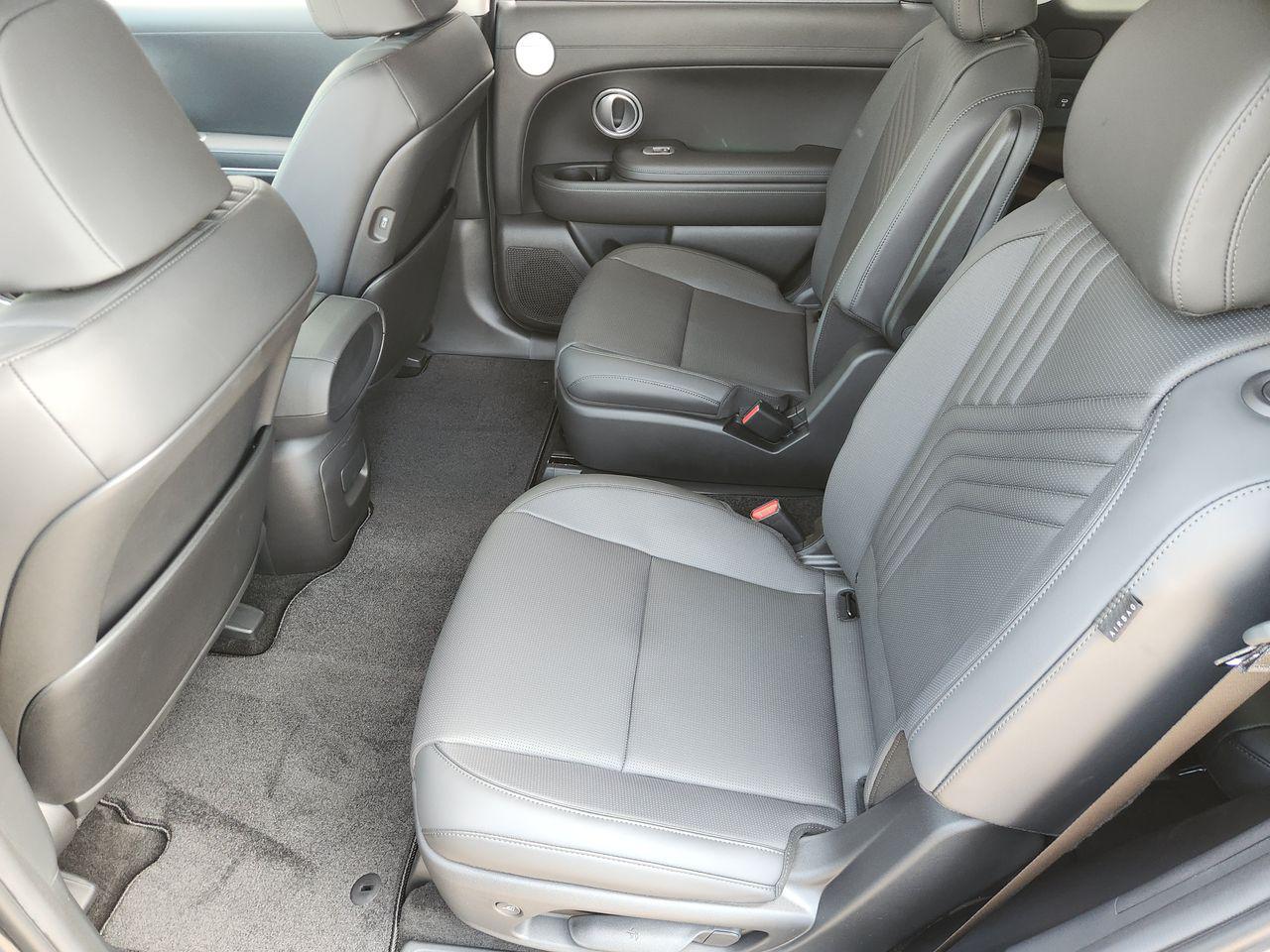 New 2027 Ecotronic Gray Pearl Hyundai Blue SEL Premium 7P image 30