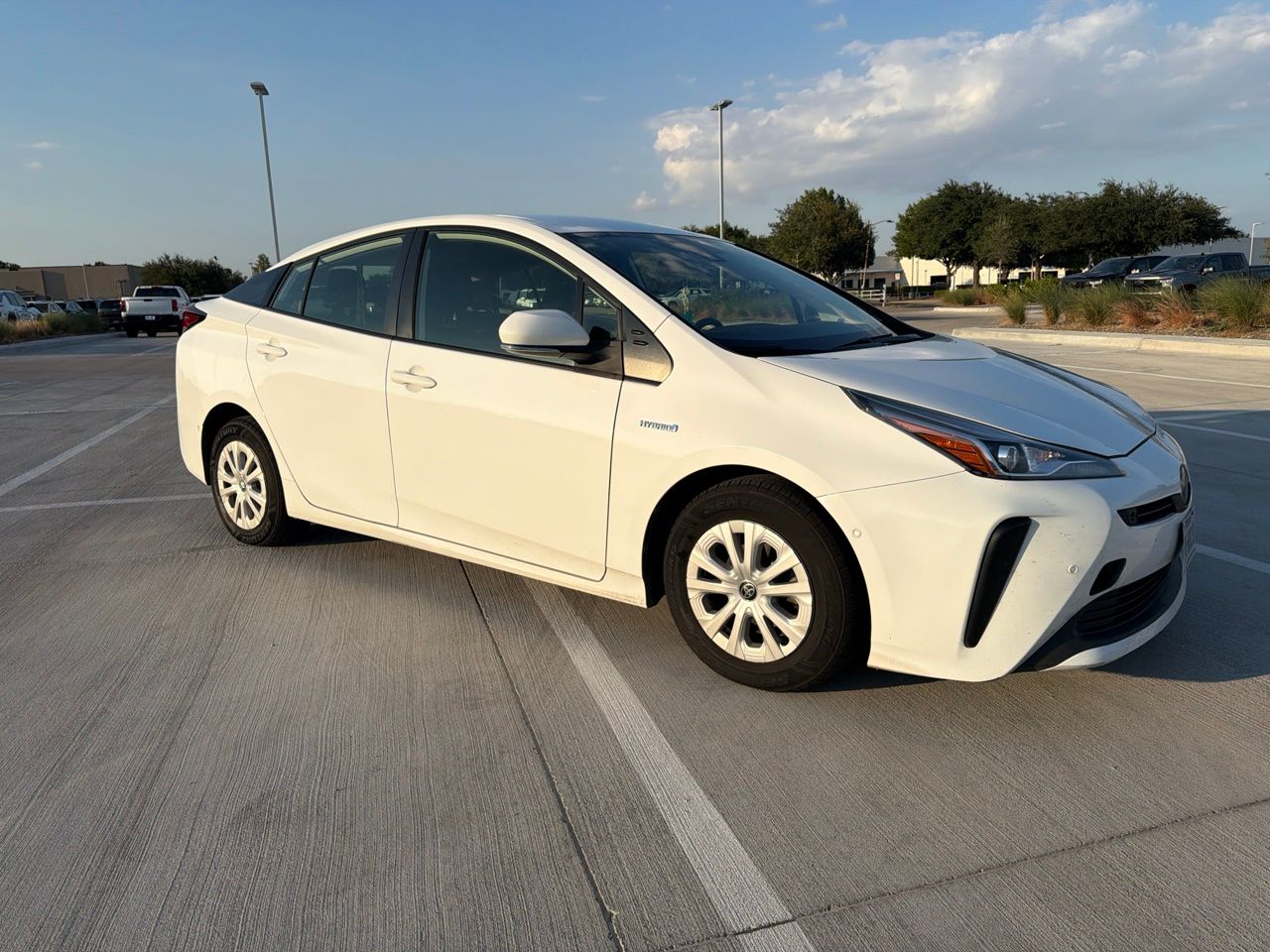 Used 2022 White Toyota LE image 4