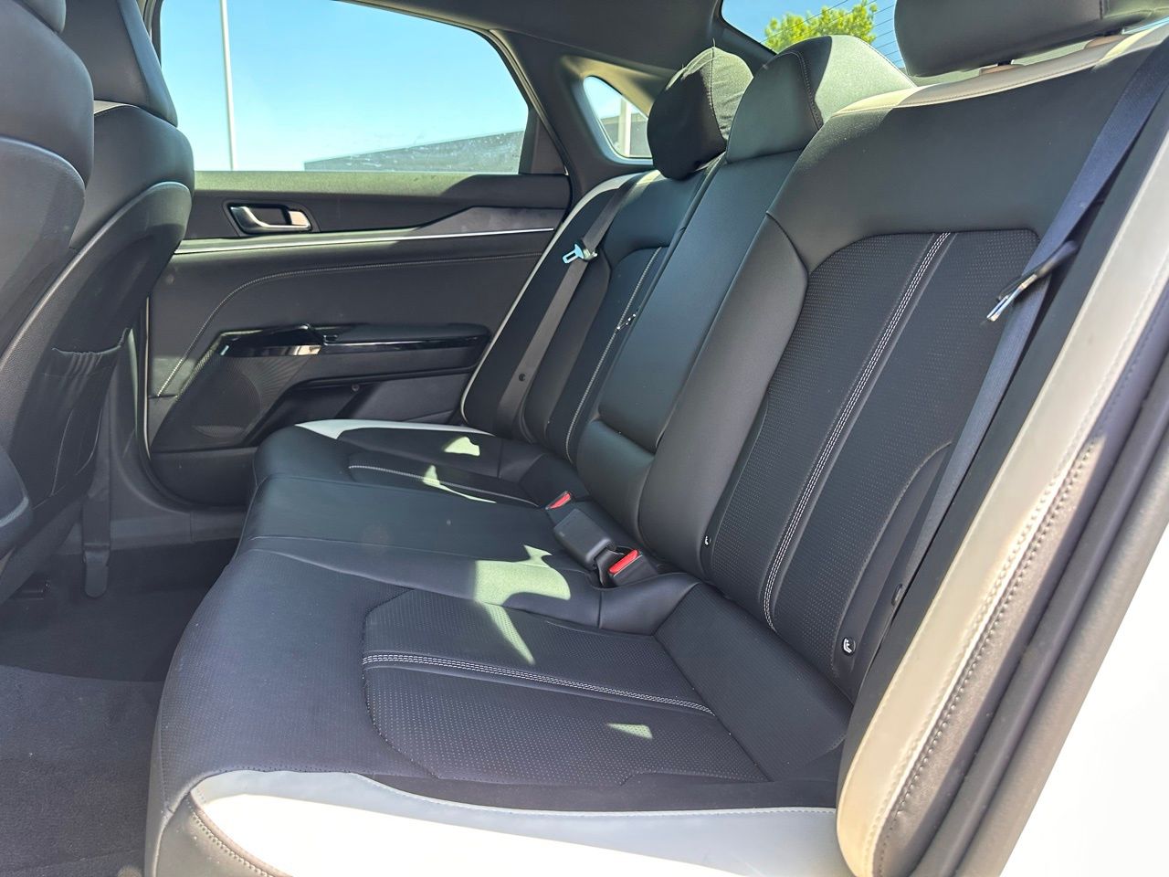 Used 2025 Snow White Pearl Kia GT-Line image 15