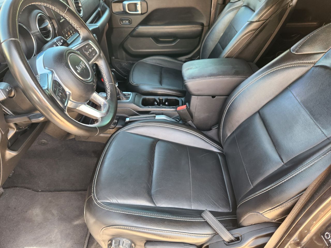 Used 2022 Granite Crystal Jeep Overland image 10