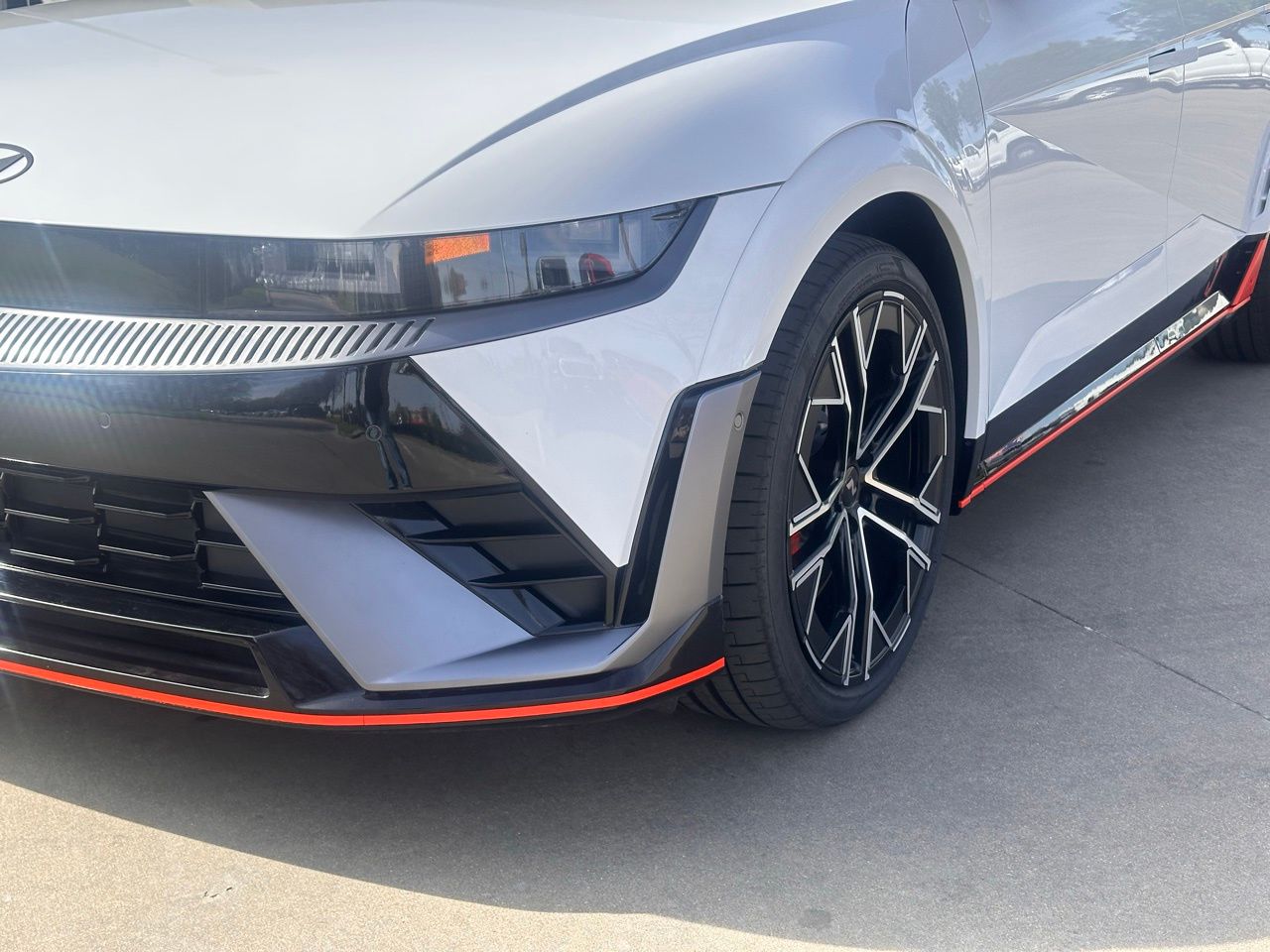 Used 2025 Atlas White Hyundai Base image 7