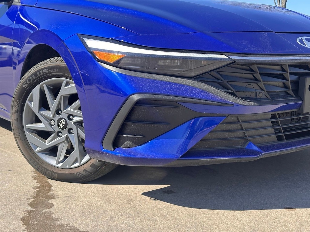 Used 2025 Hyundai Elantra Hybrid Blue Sedan