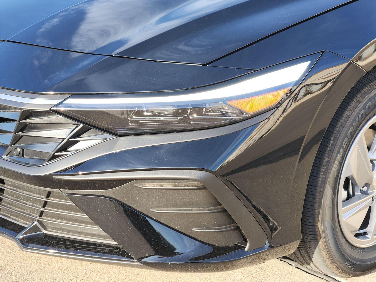 New 2026 Abyss Black Hyundai SE image 6