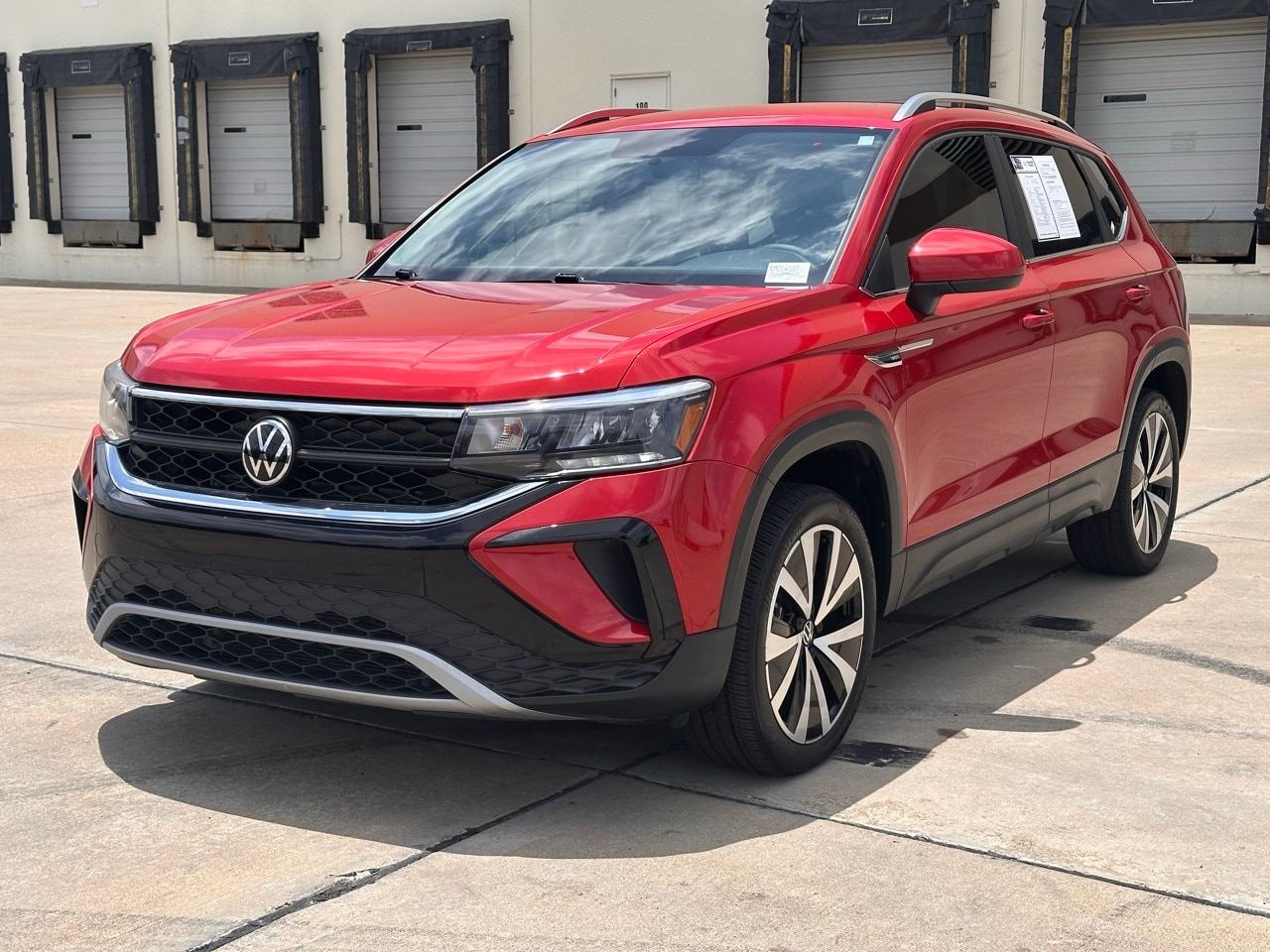 Used 2022 Volkswagen Taos SE with VIN 3VVRX7B22NM014580 for sale in Arlington, TX