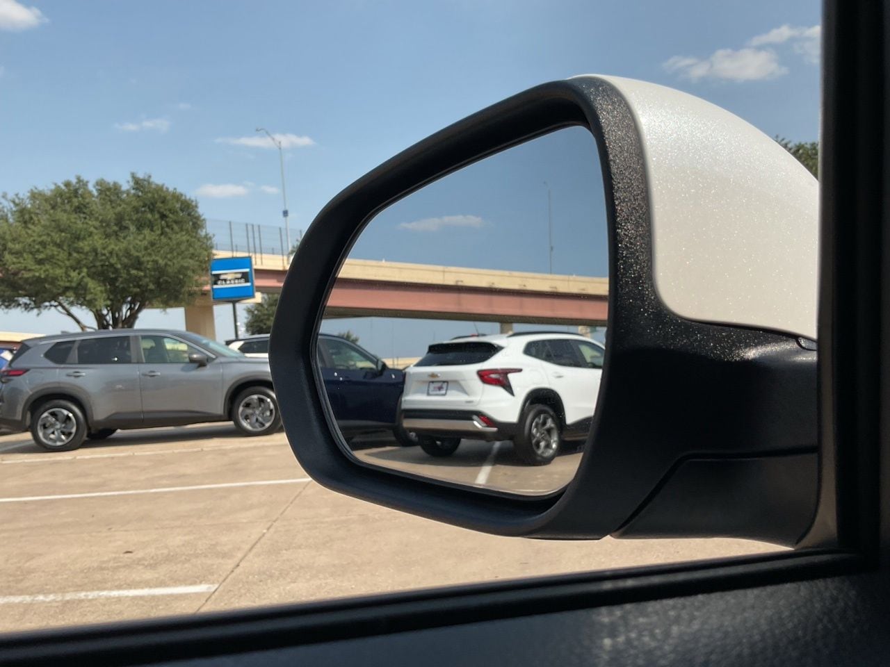 Used 2026 Clear White Black Roof Kia LX image 28