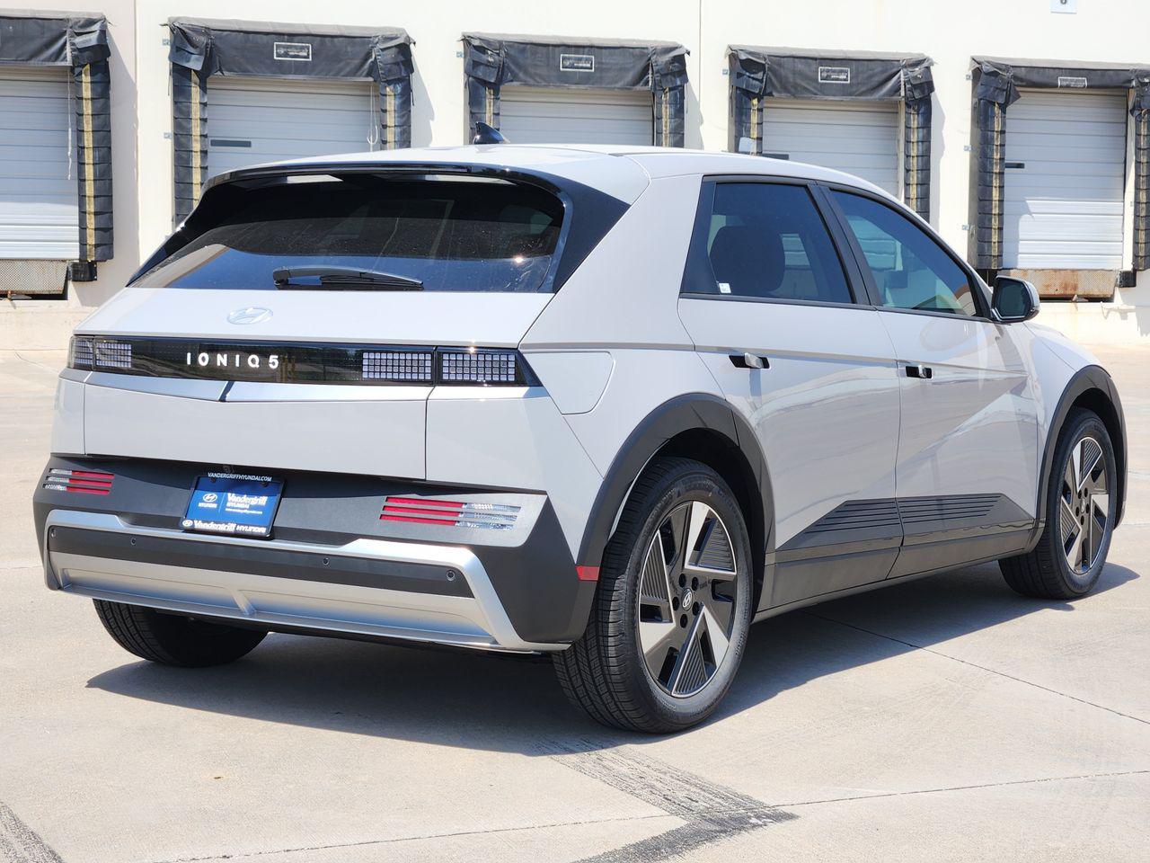 New 2027 Cyber Gray Hyundai SE image 4