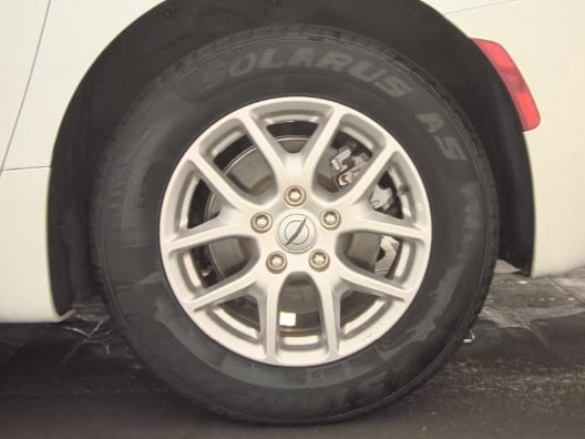 Used 2024 Bright White Chrysler LX image 9