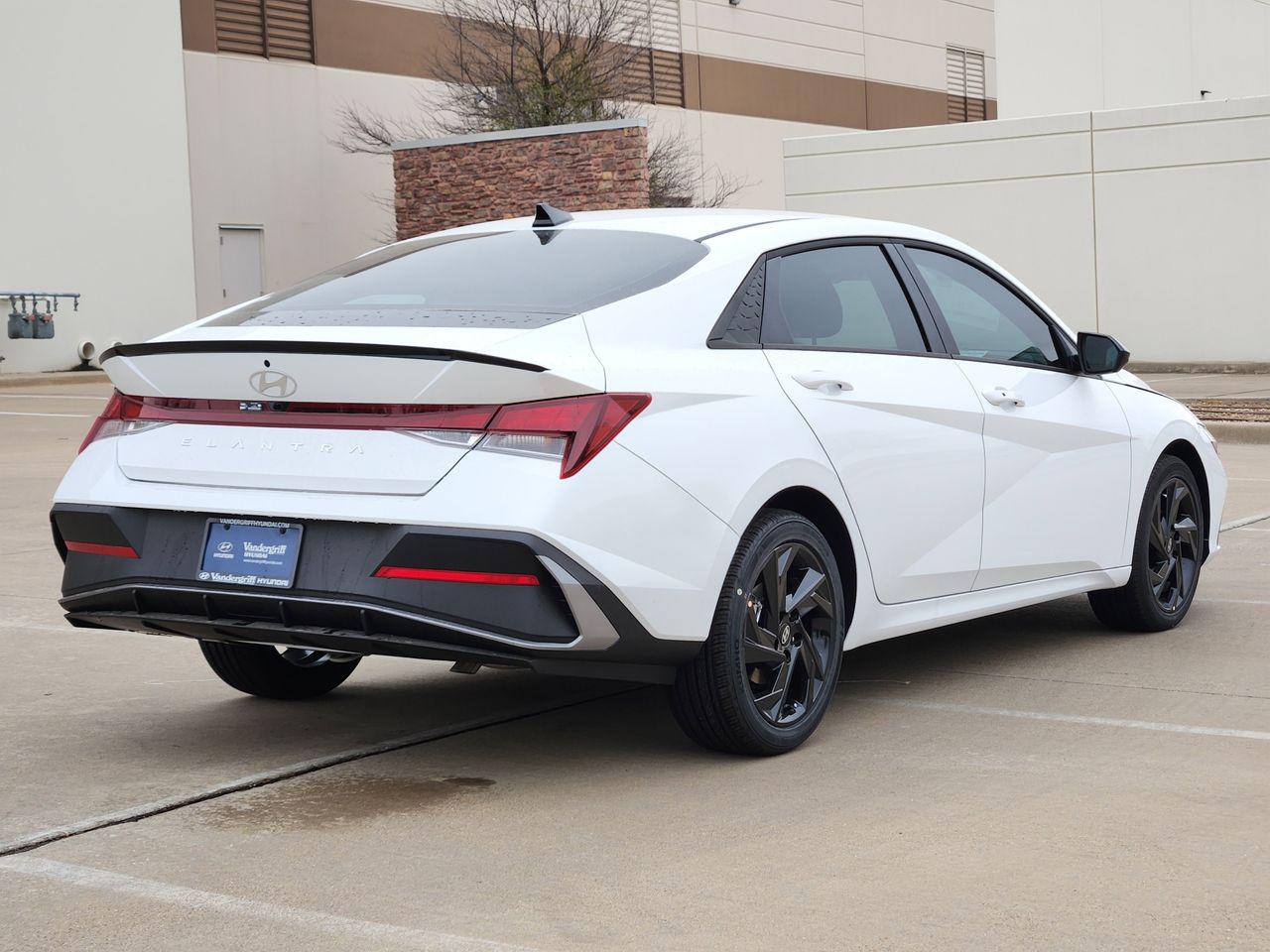 New 2026 W6H White Hyundai SEL Sport image 4