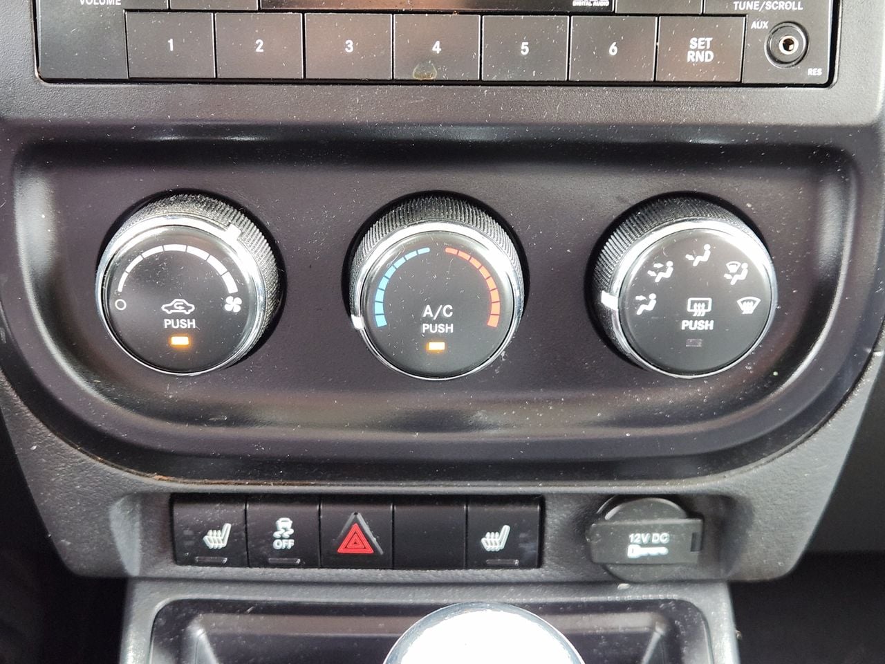 Used 2017 Granite Crystal Jeep Latitude image 16