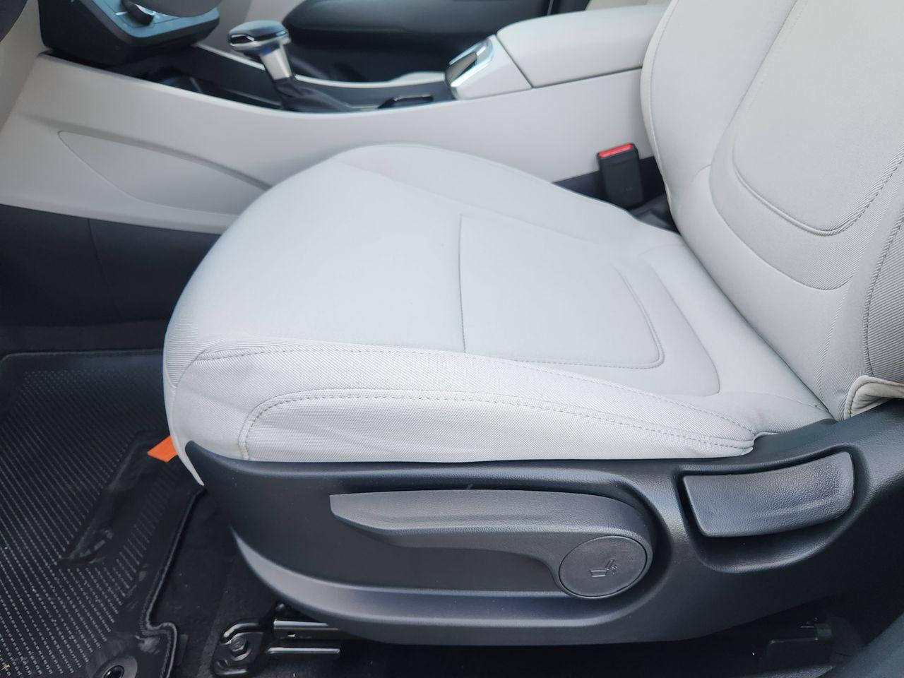 New 2026 W6H White Hyundai SE FWD image 22