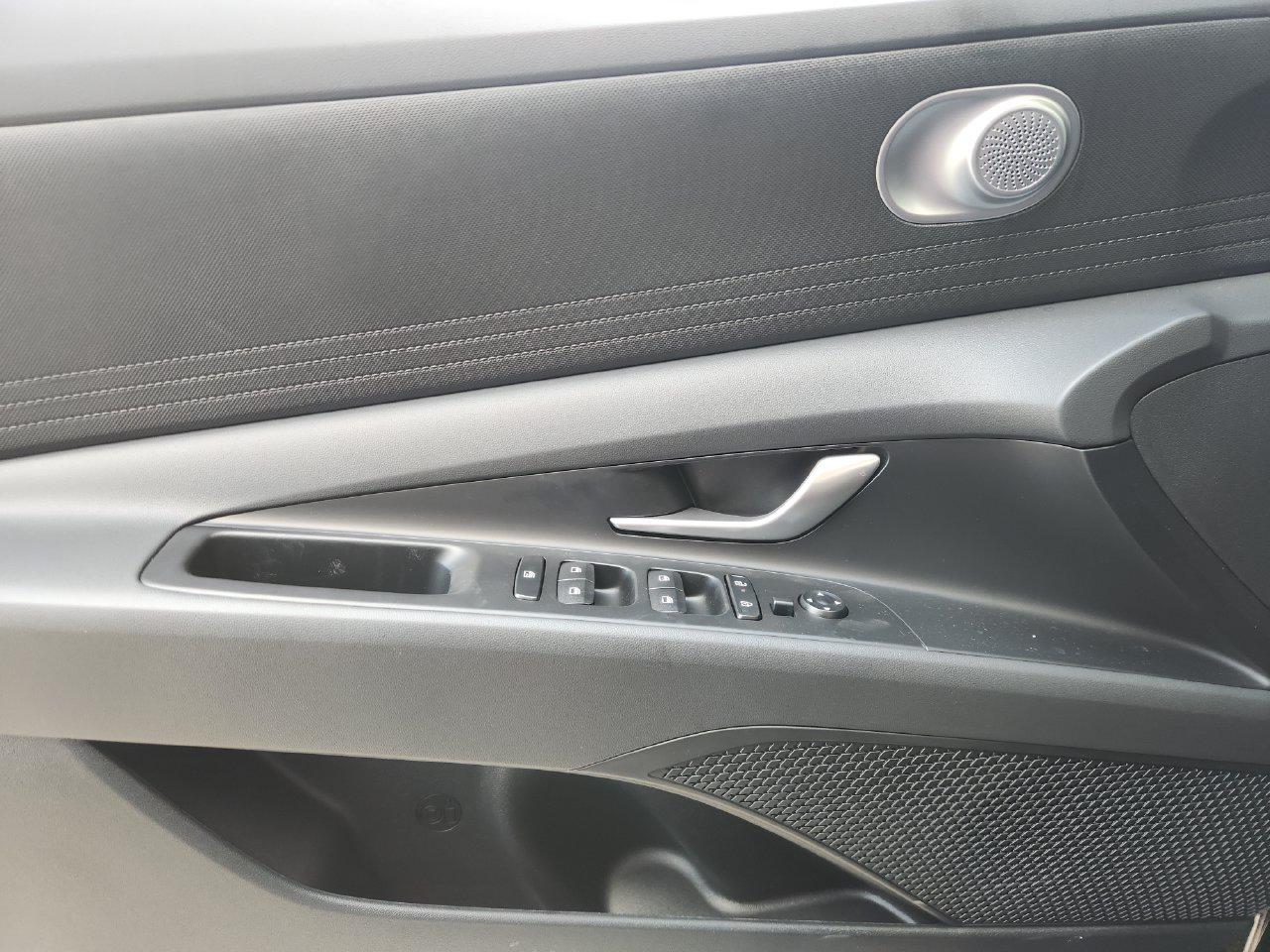 New 2026 Abyss Black Hyundai SE image 20