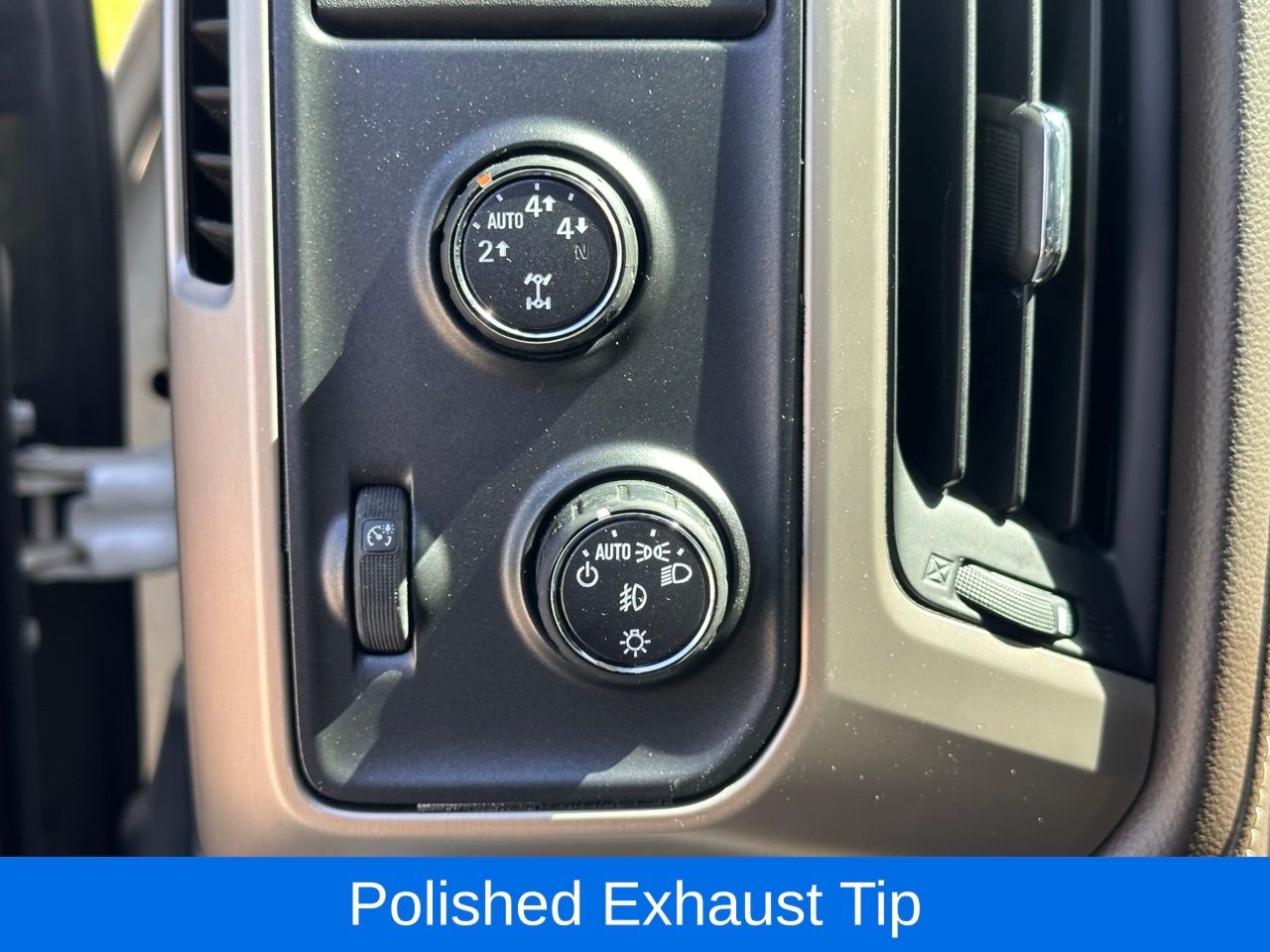 Used 2015 White Diamond Tricoat GMC Denali image 28